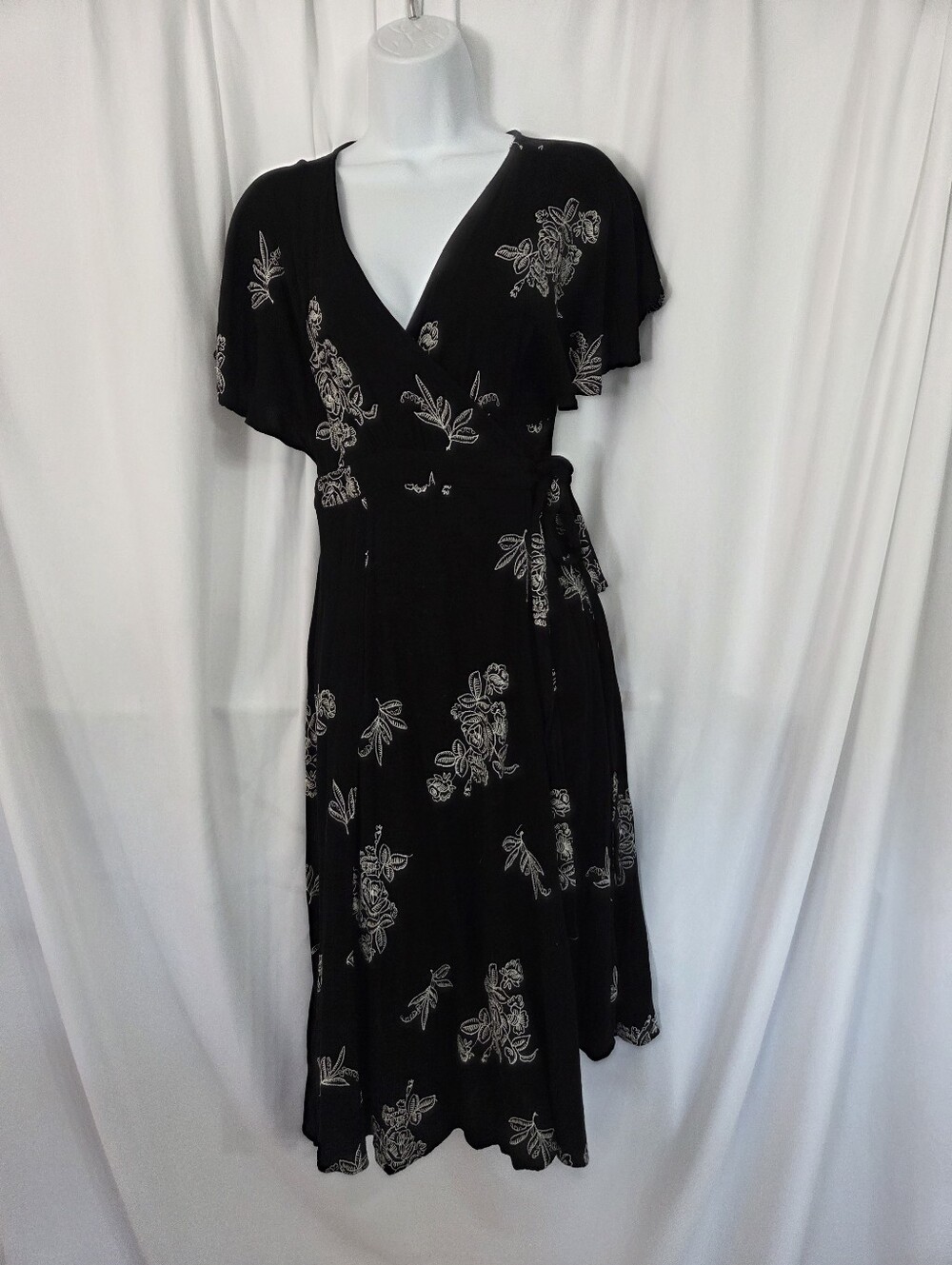 Mod Ref Black/White Embroidered Floral Semi Sheer Wrap Midi Dress Size M